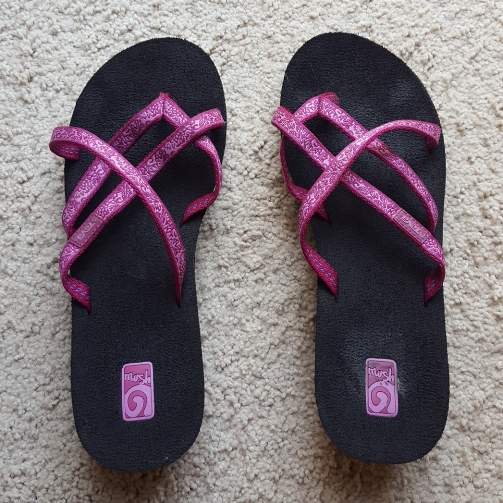 Teva wedge flip flops/strappy sandals